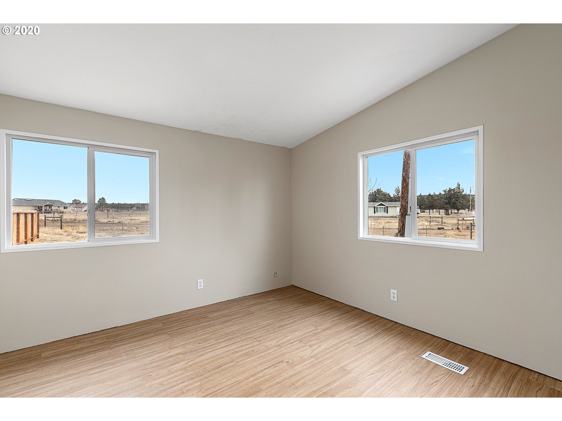 4240 Southeast Umatilla Loop Prineville, OR 97754 - Photo 12 of 24