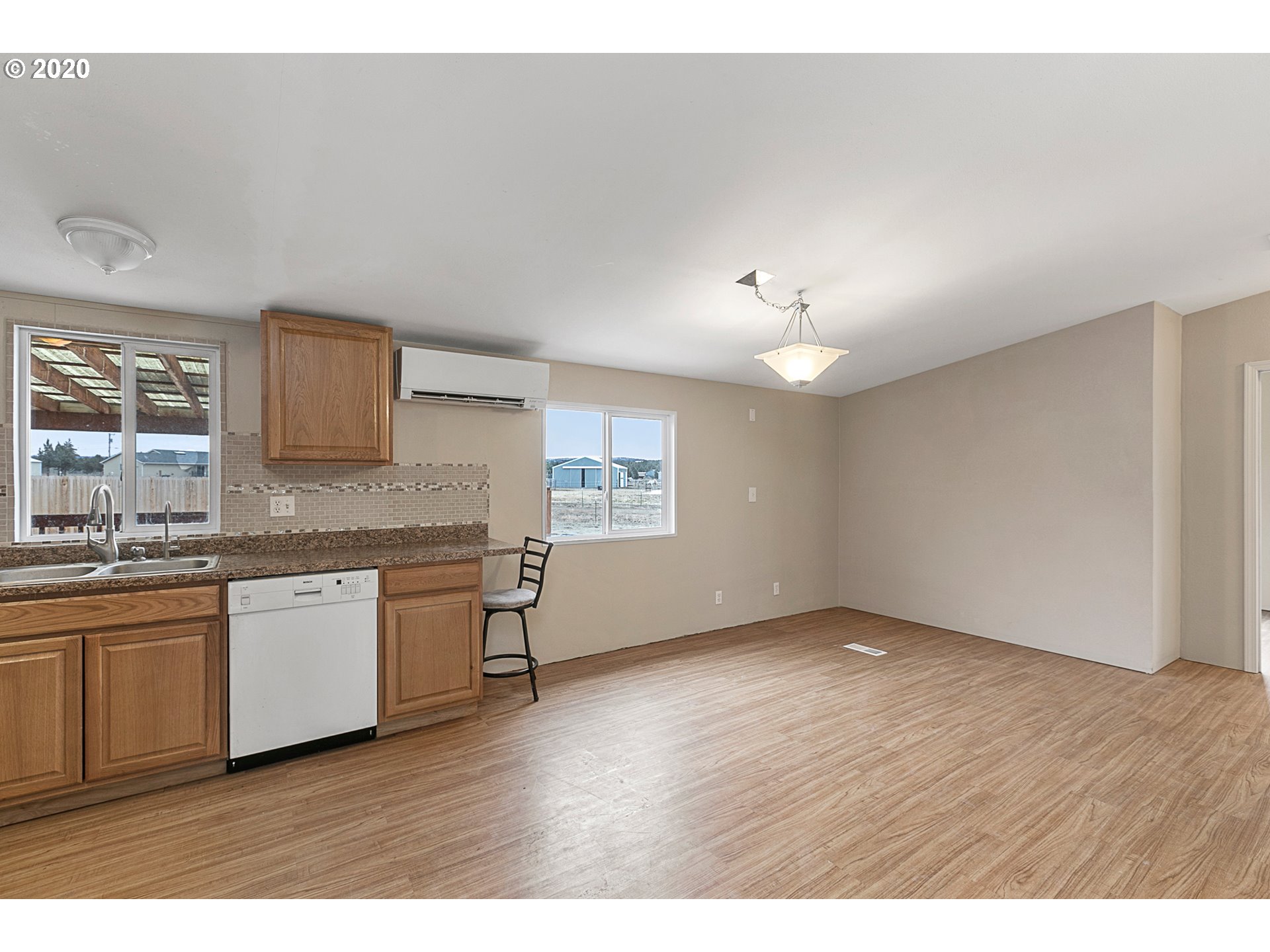 4240 Southeast Umatilla Loop Prineville, OR 97754 - Photo 4 of 24