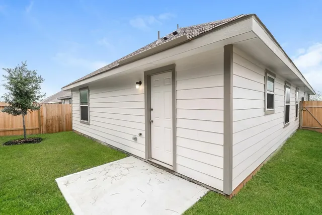 $1,750 | 2173 Middle Rdg Drive, Conroe, TX 77301