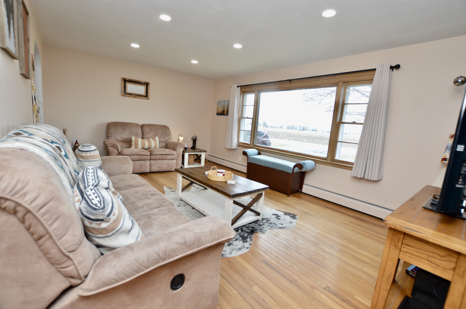 12310 Price Road Hebron, IL 60034 - Photo 9 of 20 a living room with furniture and a flat screen tv