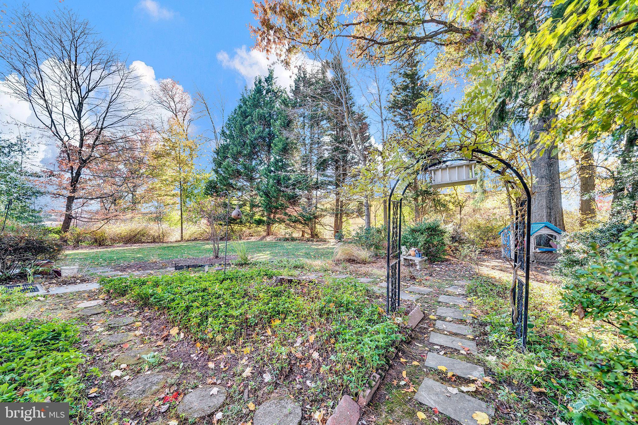 4 Old Forge Lane Ewing, NJ 08618 - Photo 35 of 35 a backyard of a house with lots of green space