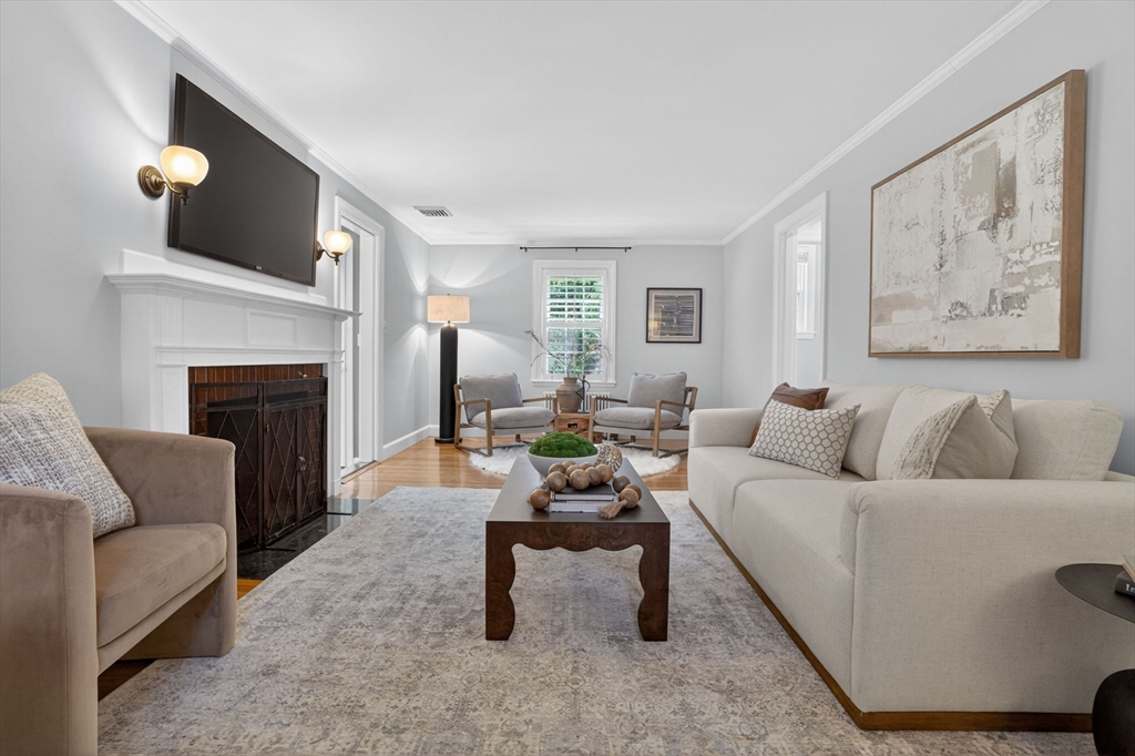 35 Cleveland Road Wellesley, MA 02481 - Photo 3 of 18