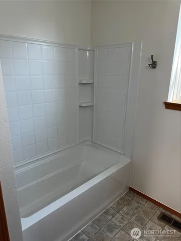 $3,300 | 19352 114th Place Southeast, Kent, WA 98031