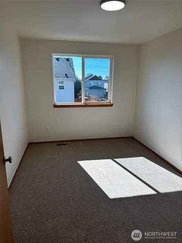 $3,300 | 19352 114th Place Southeast, Kent, WA 98031