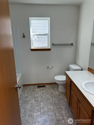 $3,300 | 19352 114th Place Southeast, Kent, WA 98031
