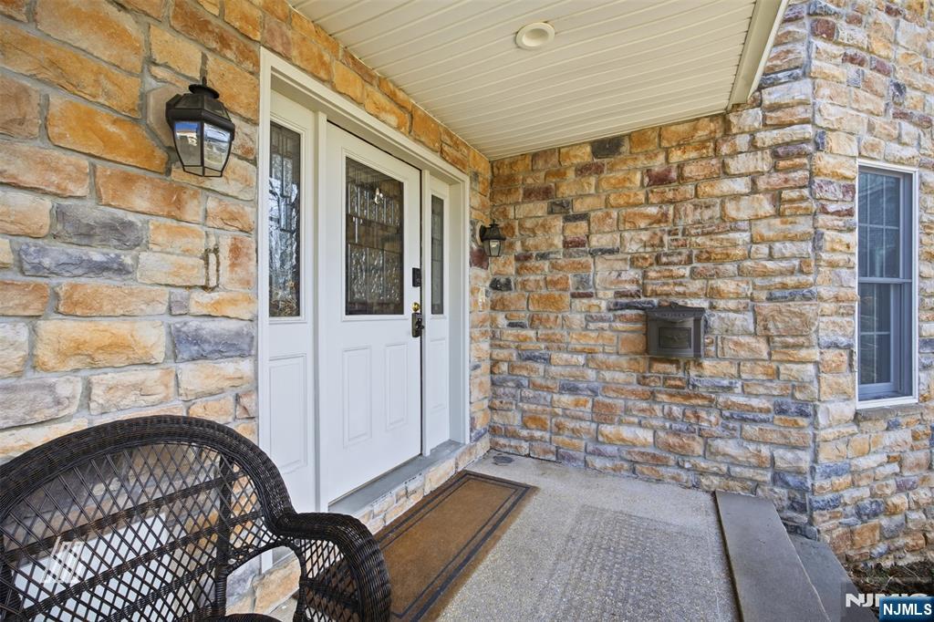 91 Forest Street Closter, NJ 07624 - Photo 4 of 46