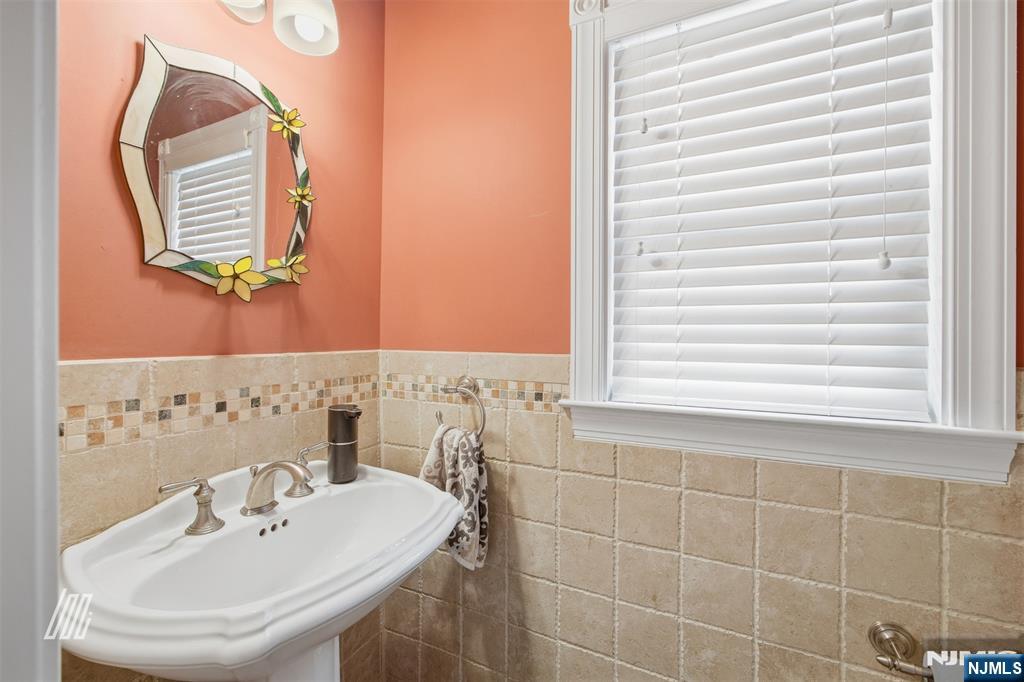 91 Forest Street Closter, NJ 07624 - Photo 6 of 46