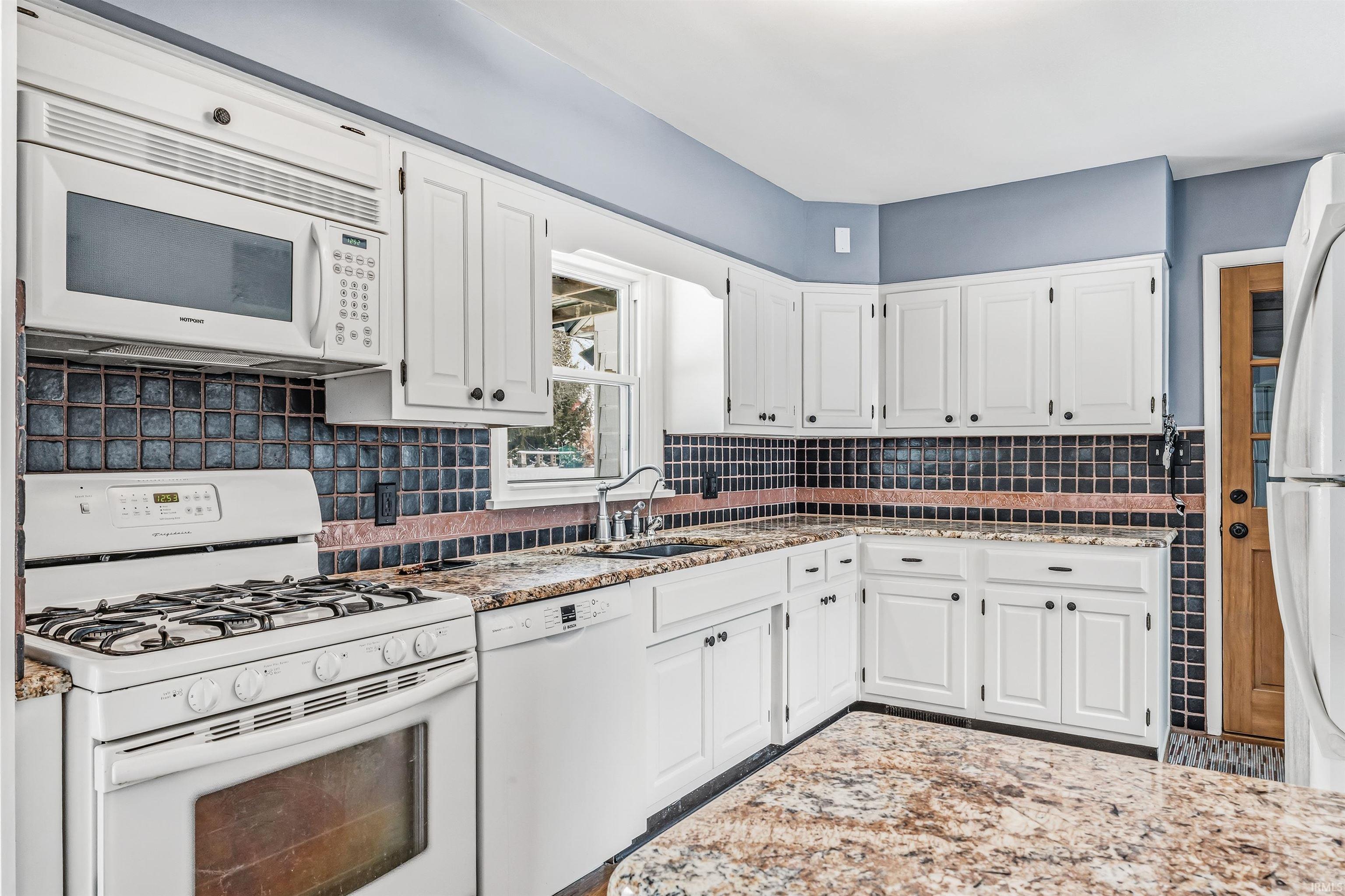 8907 Gerig Road Leo, IN 46765 - Photo 7 of 36