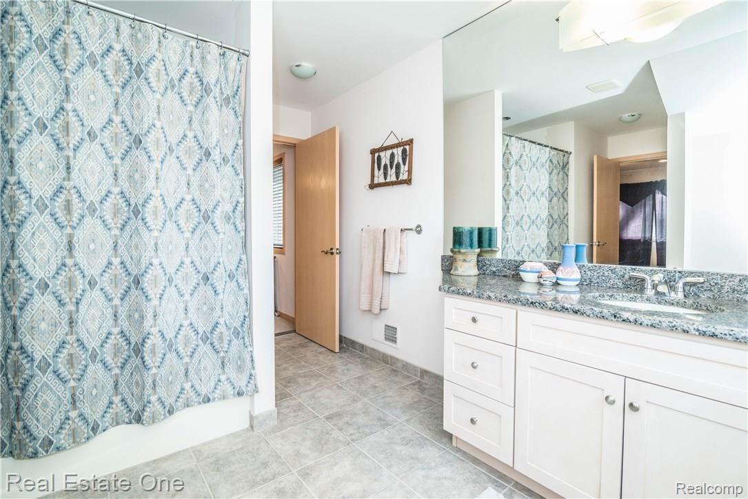 8519 Tindall Road Davisburg, MI 48350 - Photo 35 of 41 Third full bathroom with granite and lots of cabinet space!