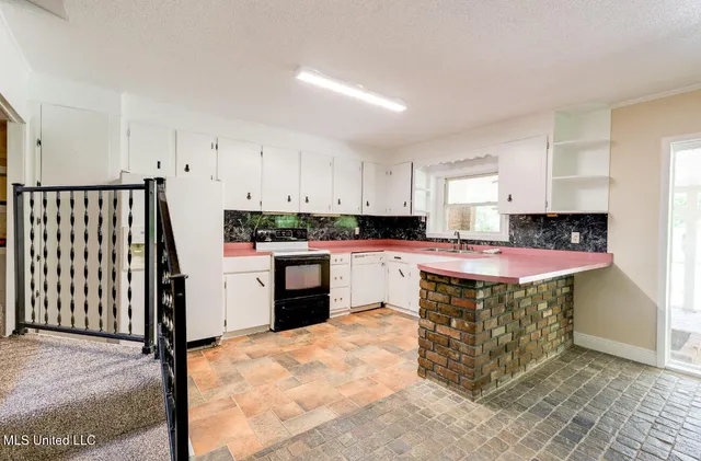 $225,000 | 522 Southgate Road, Hattiesburg, MS 39401