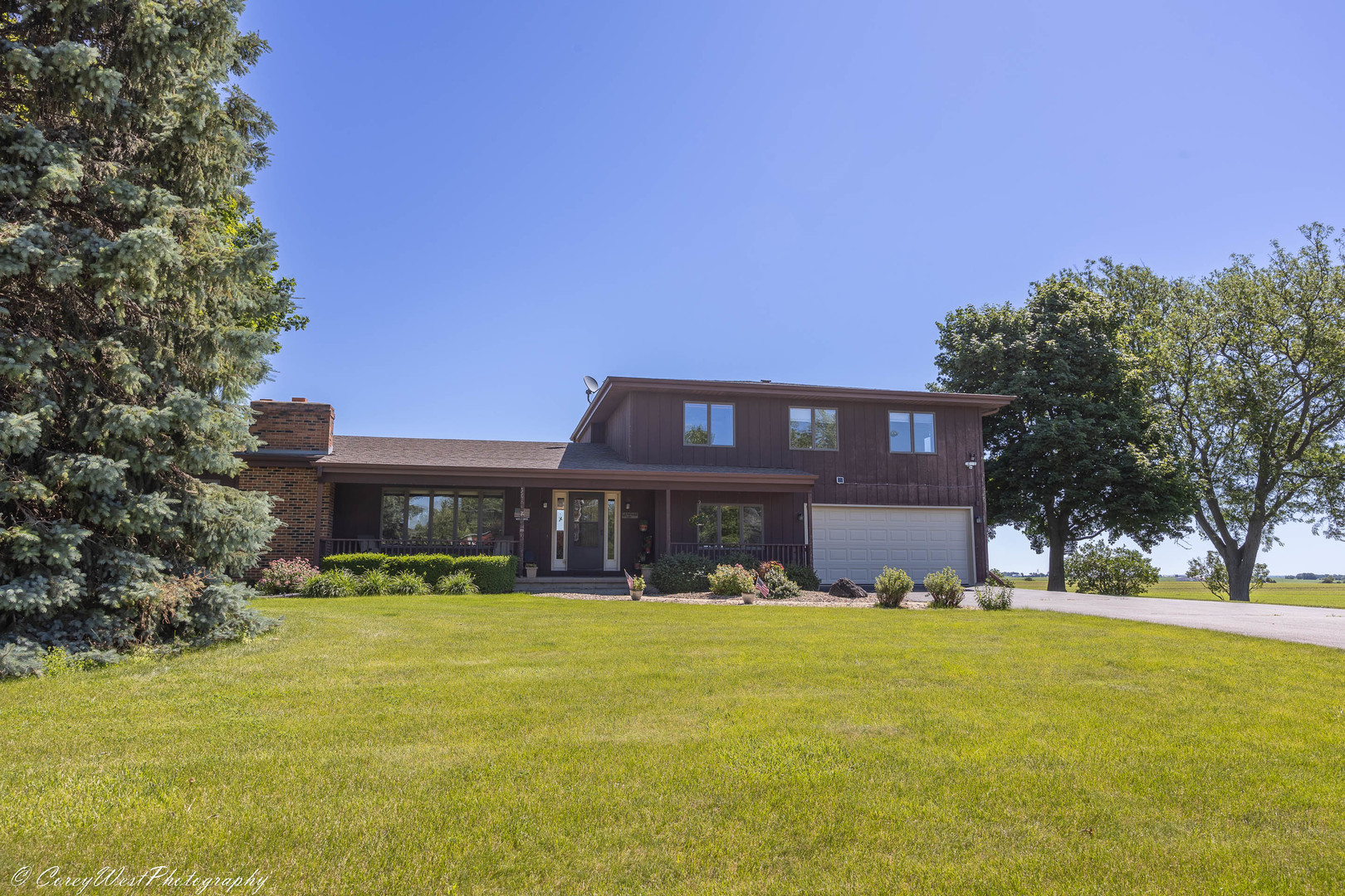 35450 Genoa Road Genoa, IL 60135 - Photo 2 of 41 a front view of a building with garden