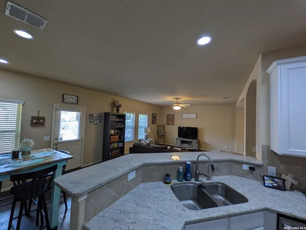 $1,800 | 10515 Royal Estate, San Antonio, TX 78245