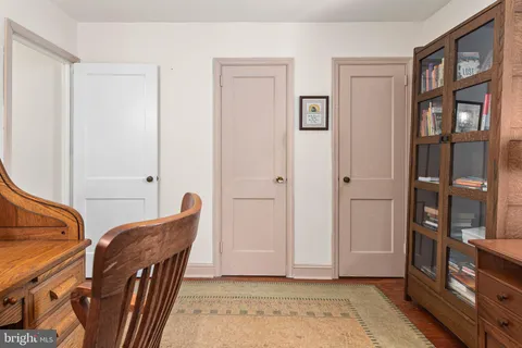 a view of an entryway with furniture
