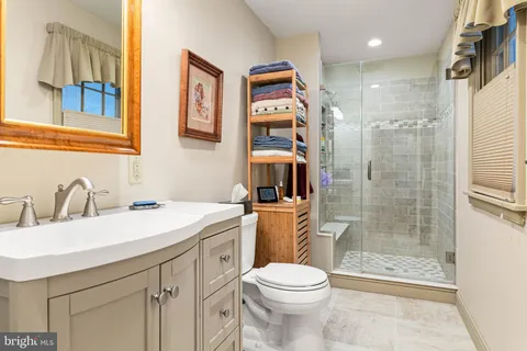 a bathroom with a toilet and a shower