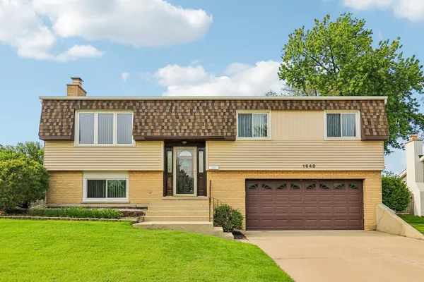 $465,000 | 1640 Wadham Place, Wheaton, IL 60189