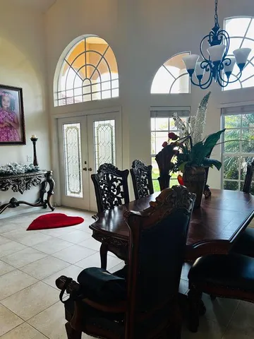 a view of a livingroom with furniture