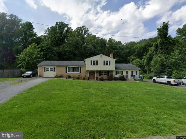 a view of a house with a back yard