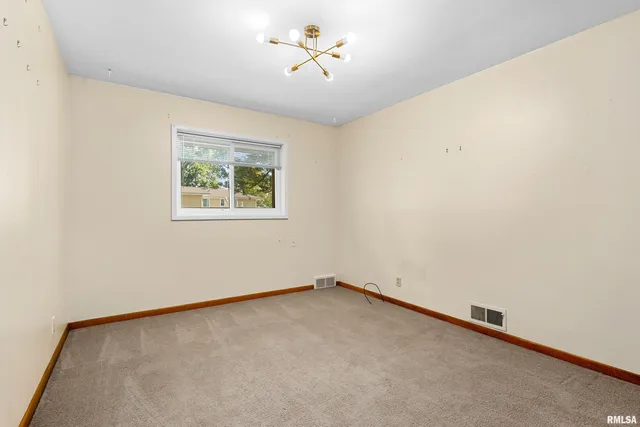 $185,000 | 11 Sandalwood Lane, Bartonville, IL 61607