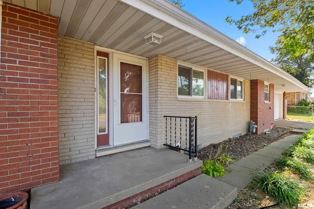 $185,000 | 11 Sandalwood Lane, Bartonville, IL 61607