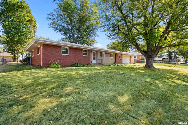 $185,000 | 11 Sandalwood Lane, Bartonville, IL 61607