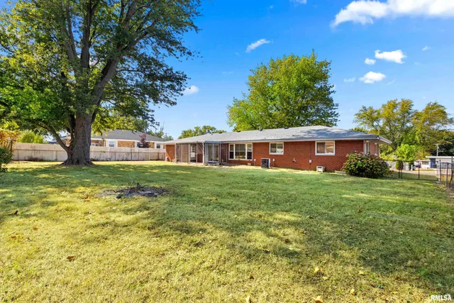 $185,000 | 11 Sandalwood Lane, Bartonville, IL 61607