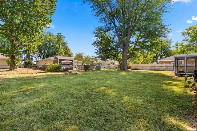 $185,000 | 11 Sandalwood Lane, Bartonville, IL 61607