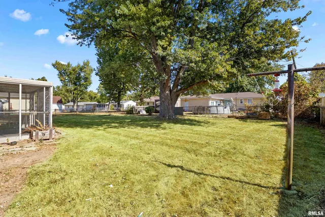 $185,000 | 11 Sandalwood Lane, Bartonville, IL 61607