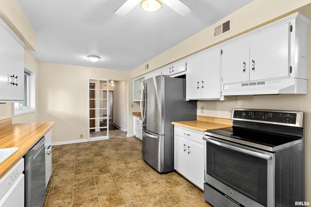 $185,000 | 11 Sandalwood Lane, Bartonville, IL 61607