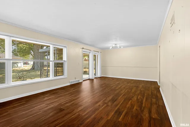 $185,000 | 11 Sandalwood Lane, Bartonville, IL 61607