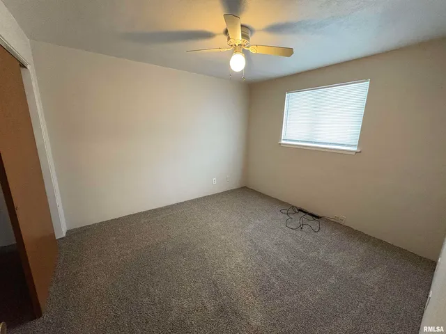 $899 | 760 East Shore Drive, Unit 2, Pekin, IL 61554