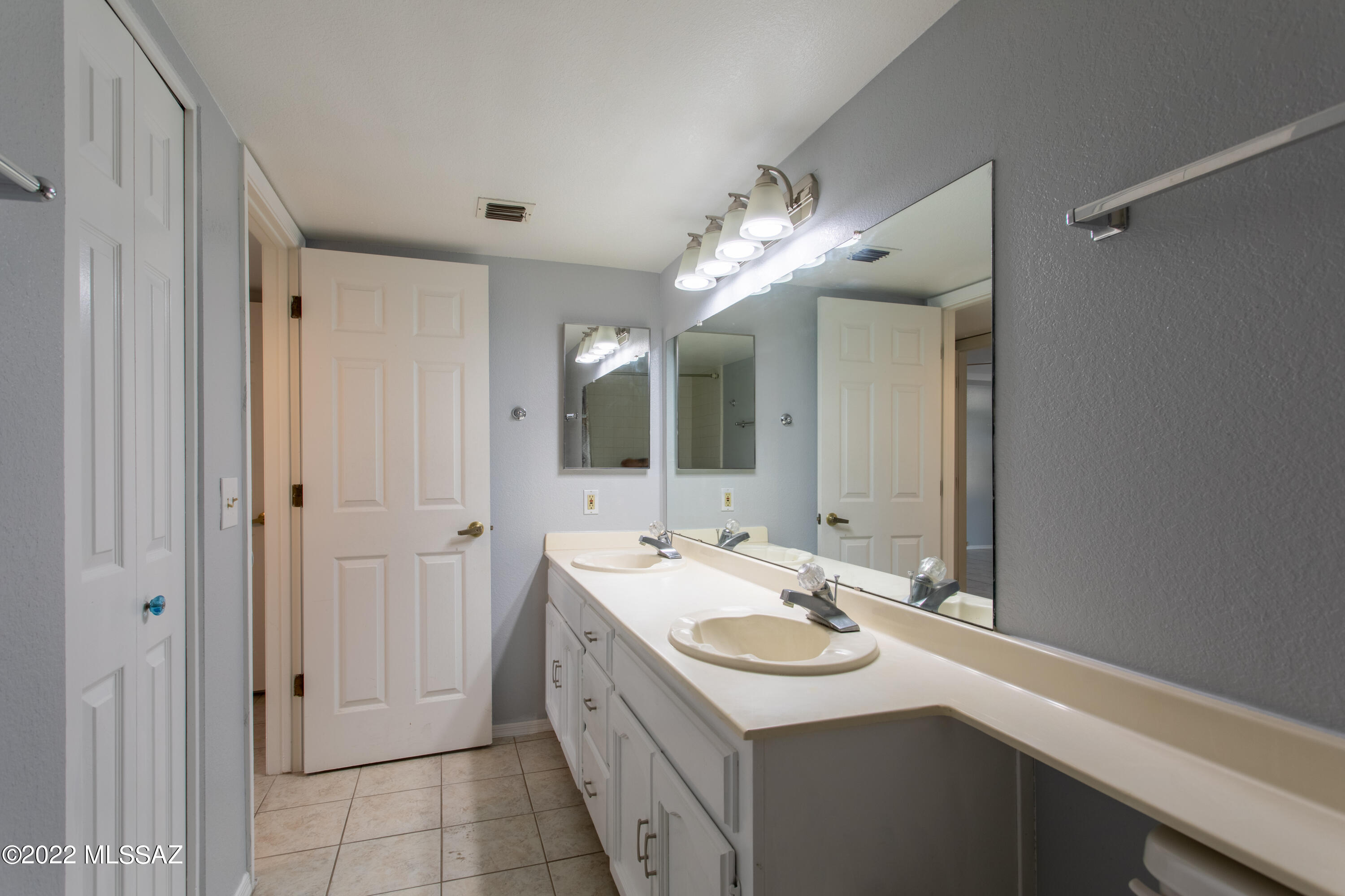1200 East River Road, Unit L155 Tucson, AZ 85718 - Photo 26 of 32
