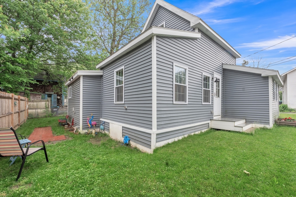 21 Myrtle Avenue Sterling, MA 01564 - Photo 4 of 24