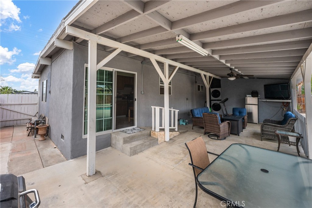 276 East Merrill Avenue Rialto, CA 92376 - Photo 18 of 35 a building outdoor space with patio furniture and potted plants