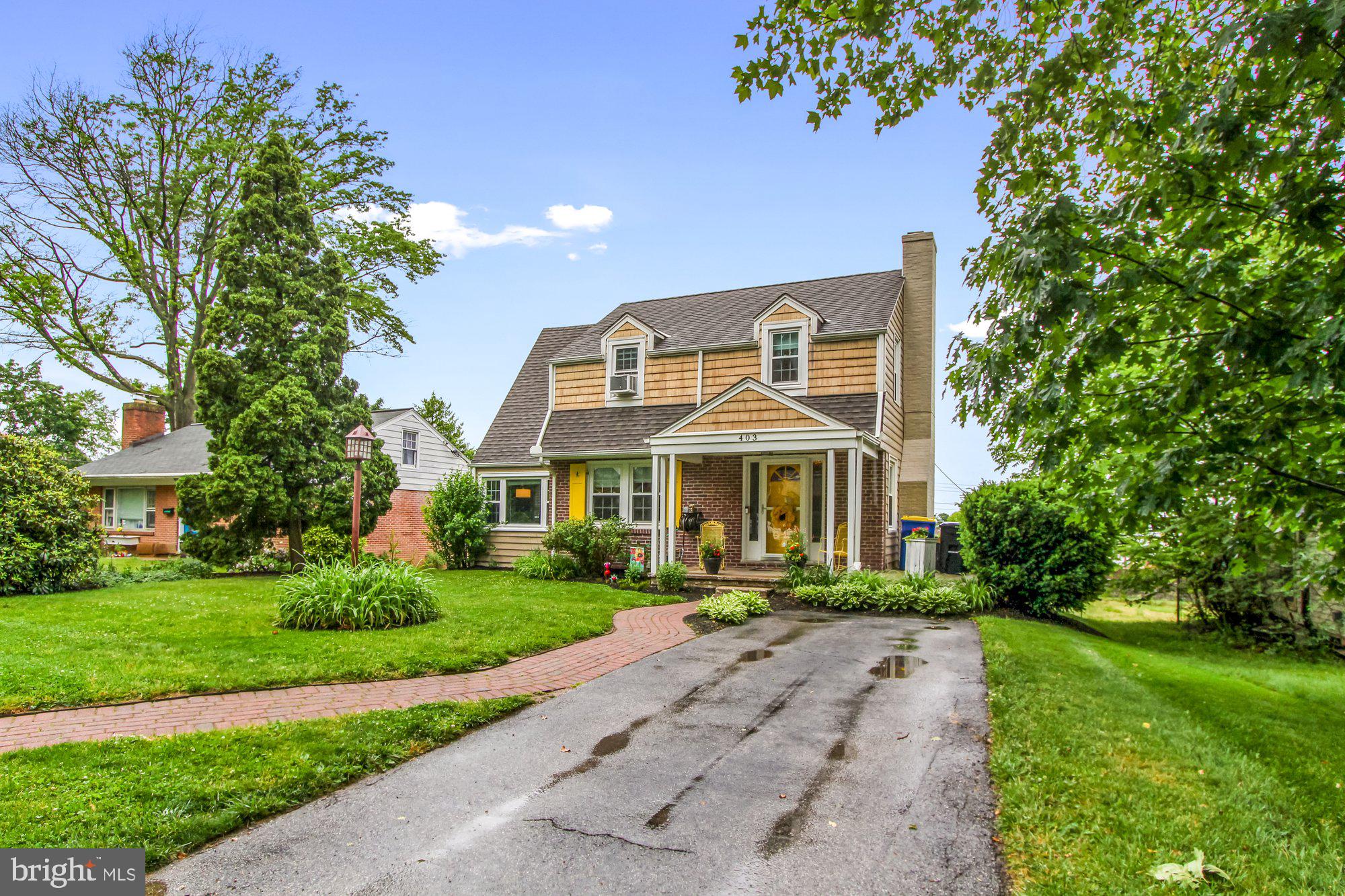 403 Creston Road York, PA 17403 - Photo 2 of 28 Gallery Image 2