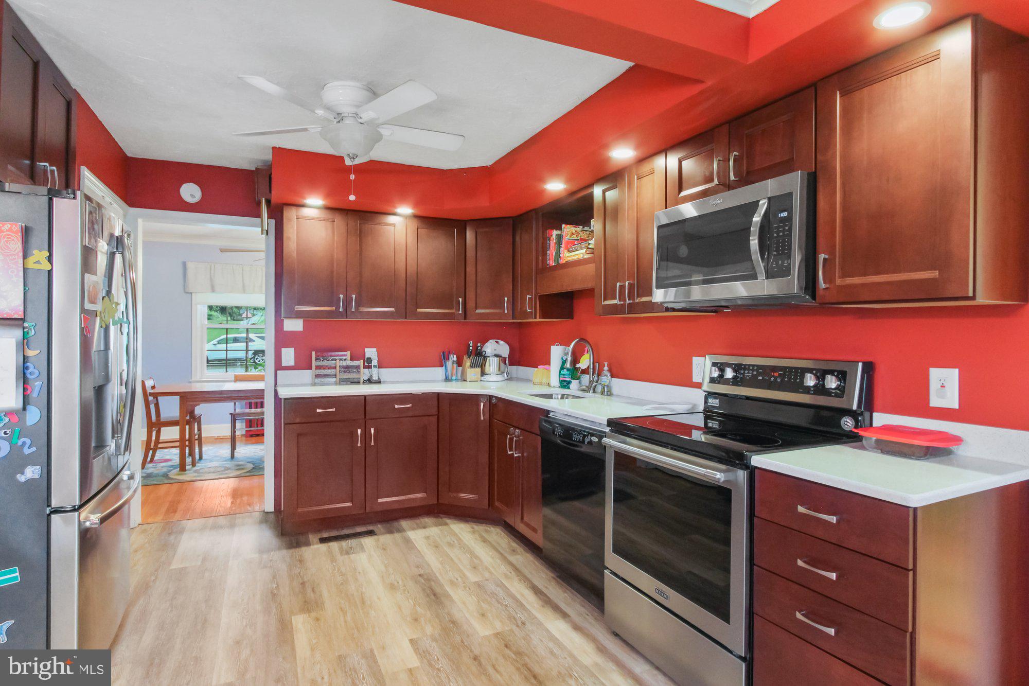 403 Creston Road York, PA 17403 - Photo 7 of 28 Gallery Image 7