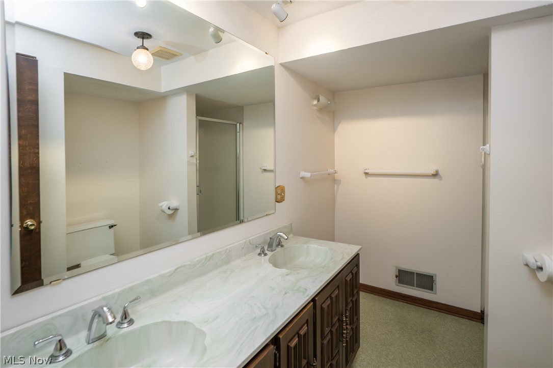 2421 Fairview Road Uniontown, OH 44685 - Photo 29 of 40 Full Bathroom