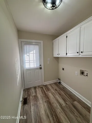 $1,895 | 696 East Main Street, Winterville, NC 28590