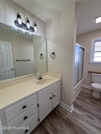 $1,895 | 696 East Main Street, Winterville, NC 28590