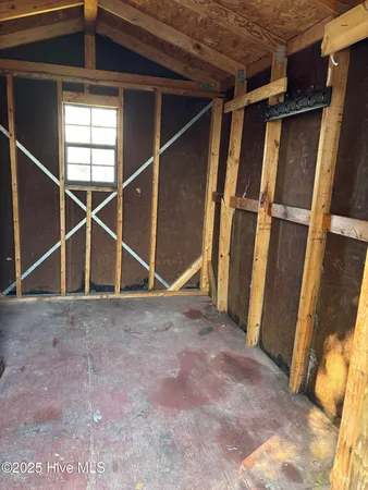 $1,895 | 696 East Main Street, Winterville, NC 28590