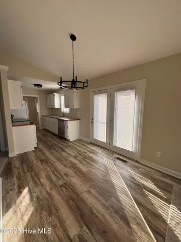 $1,895 | 696 East Main Street, Winterville, NC 28590