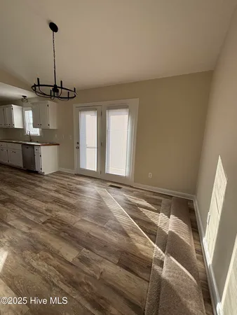 $1,895 | 696 East Main Street, Winterville, NC 28590