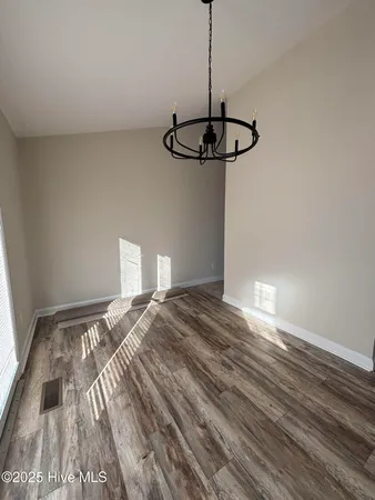 $1,895 | 696 East Main Street, Winterville, NC 28590