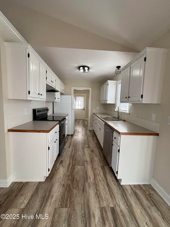 $1,895 | 696 East Main Street, Winterville, NC 28590