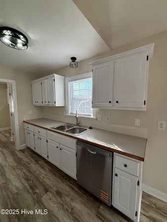 $1,895 | 696 East Main Street, Winterville, NC 28590