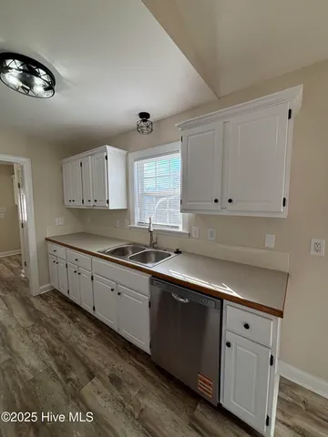 $1,895 | 696 East Main Street, Winterville, NC 28590