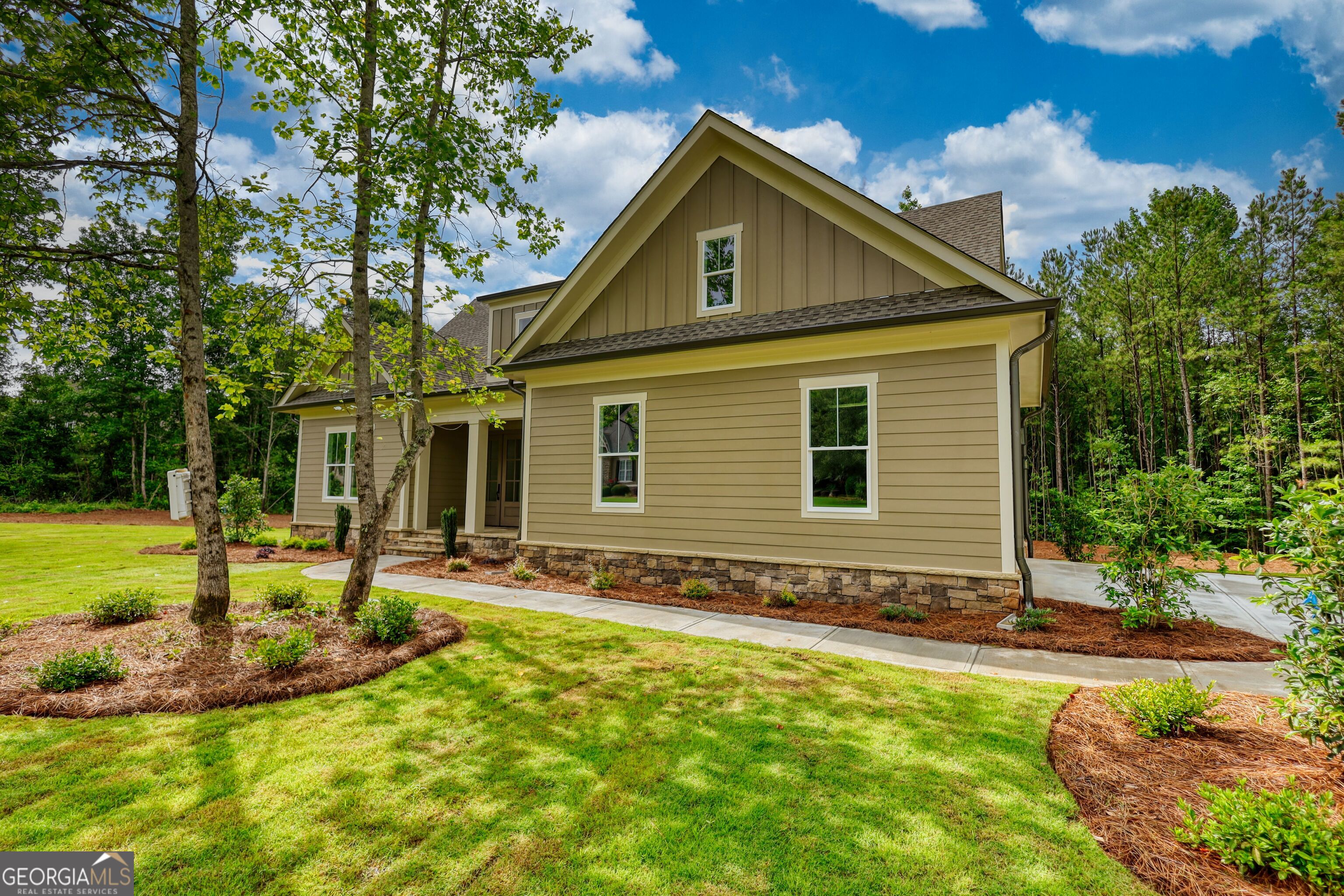 1031 Graham Drive Madison, GA 30650 - Photo 15 of 78 a front view of a house with garden