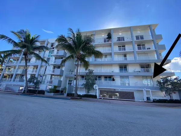$3,100 | 7832 Collins Avenue, Unit 201, Miami Beach, FL 33141