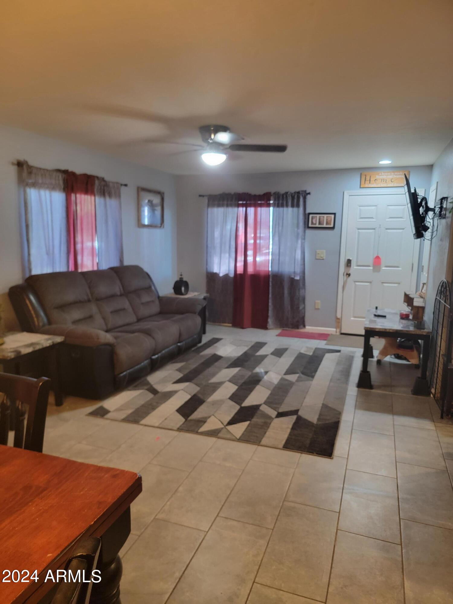 428 Ivanhoe Road Kearny, AZ 85137 - Photo 6 of 24 living room