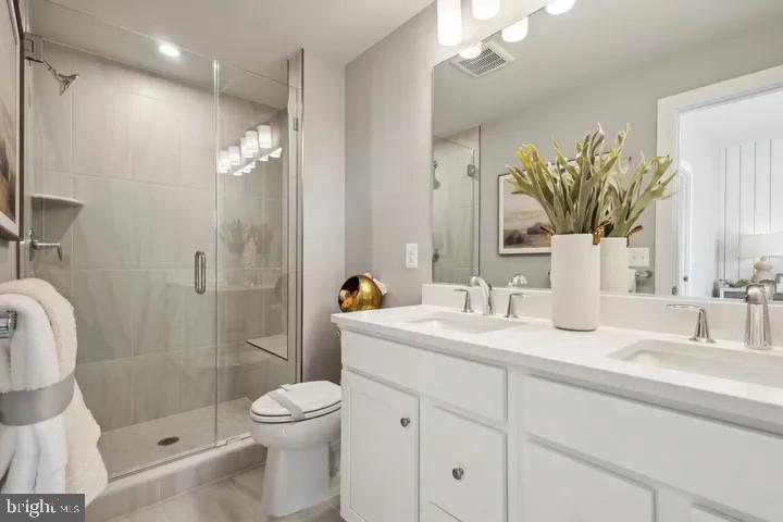 2111 Acadia Road Herndon, VA 20170 - Photo 15 of 25 Primary Bath