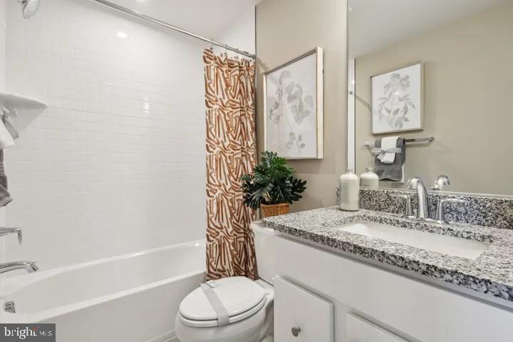 2111 Acadia Road Herndon, VA 20170 - Photo 20 of 25 Hall Bath